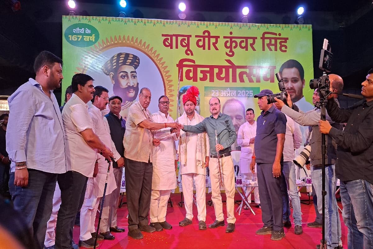 तेजस्वी यादव ने कहा- वीर कुंवर सिंह तबला और दुश्मनों दोनों को ‘बजाते’ थे, पढ़िए ऐसा क्यों कहा? तेजस्वी यादव ने कहा- वीर कुंवर सिंह तबला और दुश्मनों दोनों को ‘बजाते’ थे, पढ़िए ऐसा क्यों कहा?