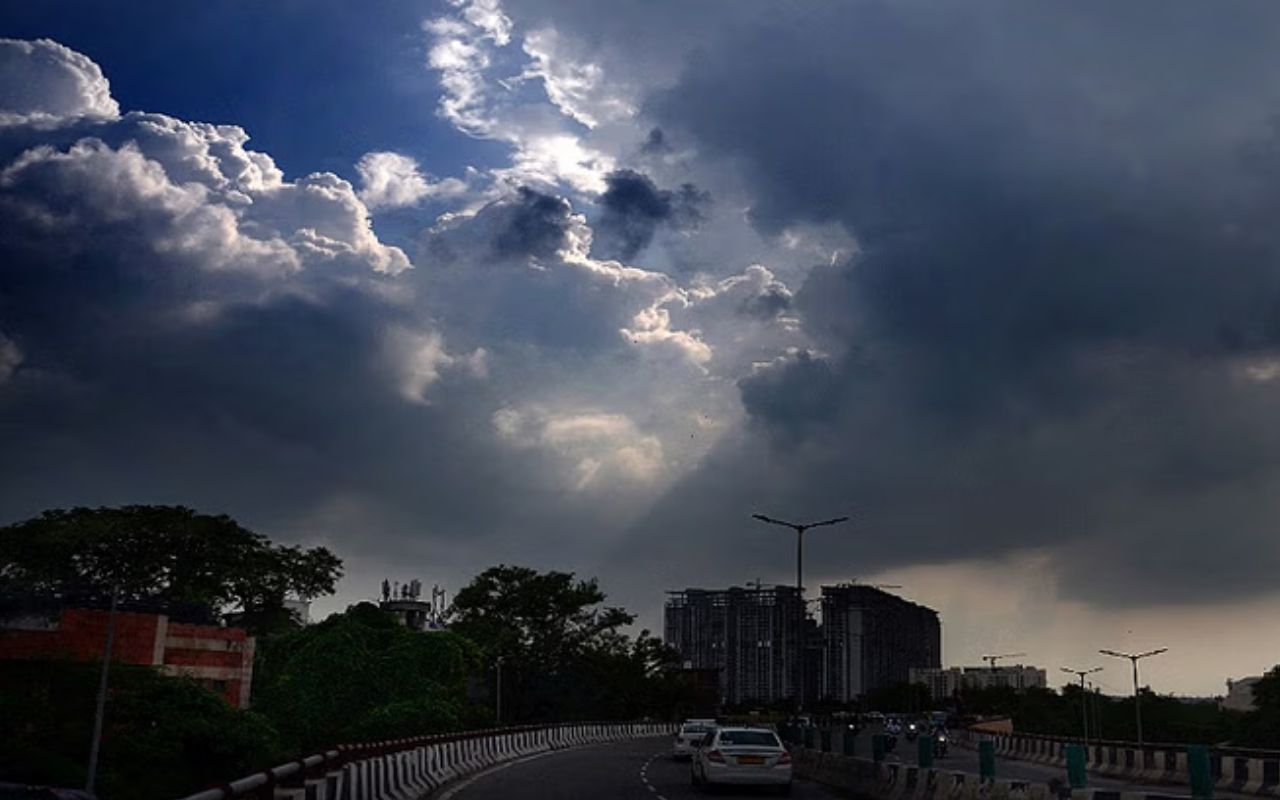 Weather: जून से सितंबर तक सामान्य से थोड़ी अधिक होगी मानसूनी बारिश, मौसम विभाग ने दो महिने पहले जारी किया पूर्वानुमान