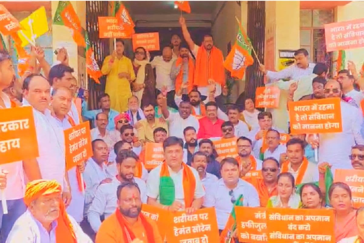 बोकारो उपायुक्त कार्यालय पर भाजपा का हल्ला बोल, मंत्री हफीजुल हसन के विवादित बयान पर भड़के अमर बाउरी
