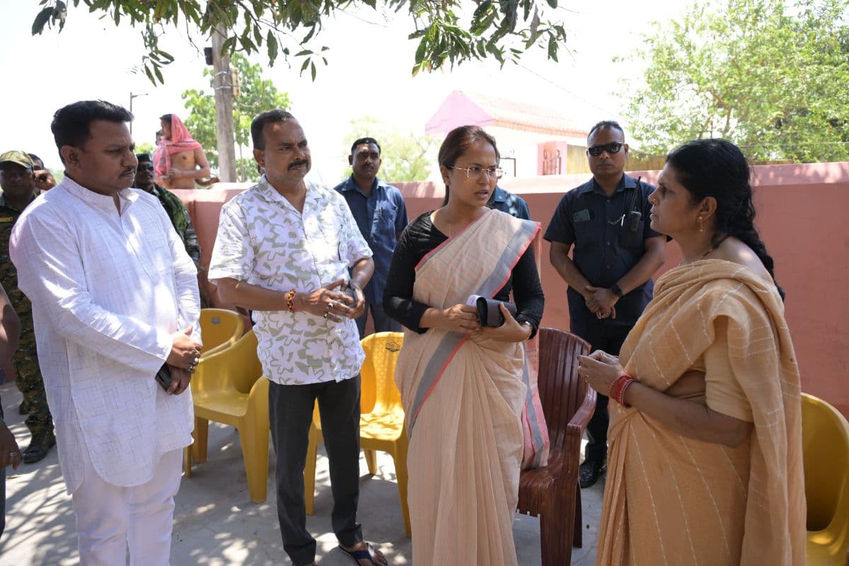 Shilpi Neha Tirkey in jhalda Shilpi Neha Tirkey in jhalda
