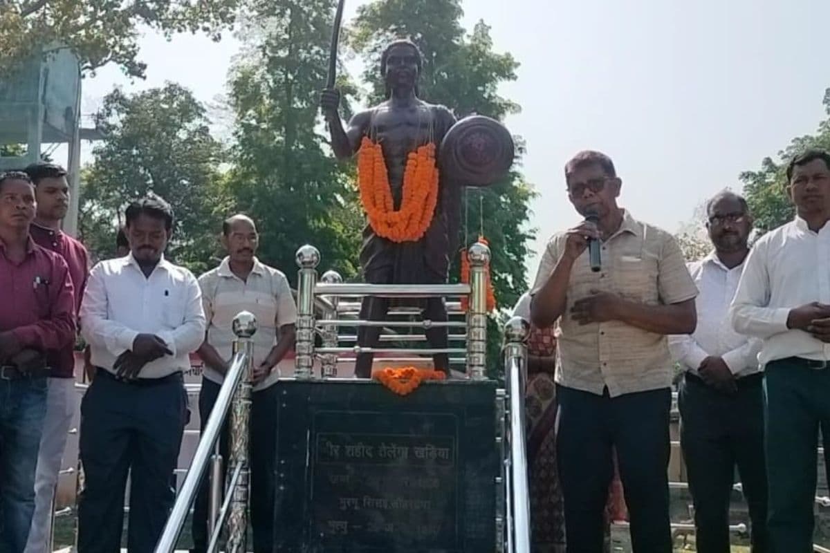 अमर शहीद तेलंगा खड़िया शहादत दिवस पर किए गए याद, समाज को एकजुट कर अंग्रेजों के खिलाफ किया था विद्रोह