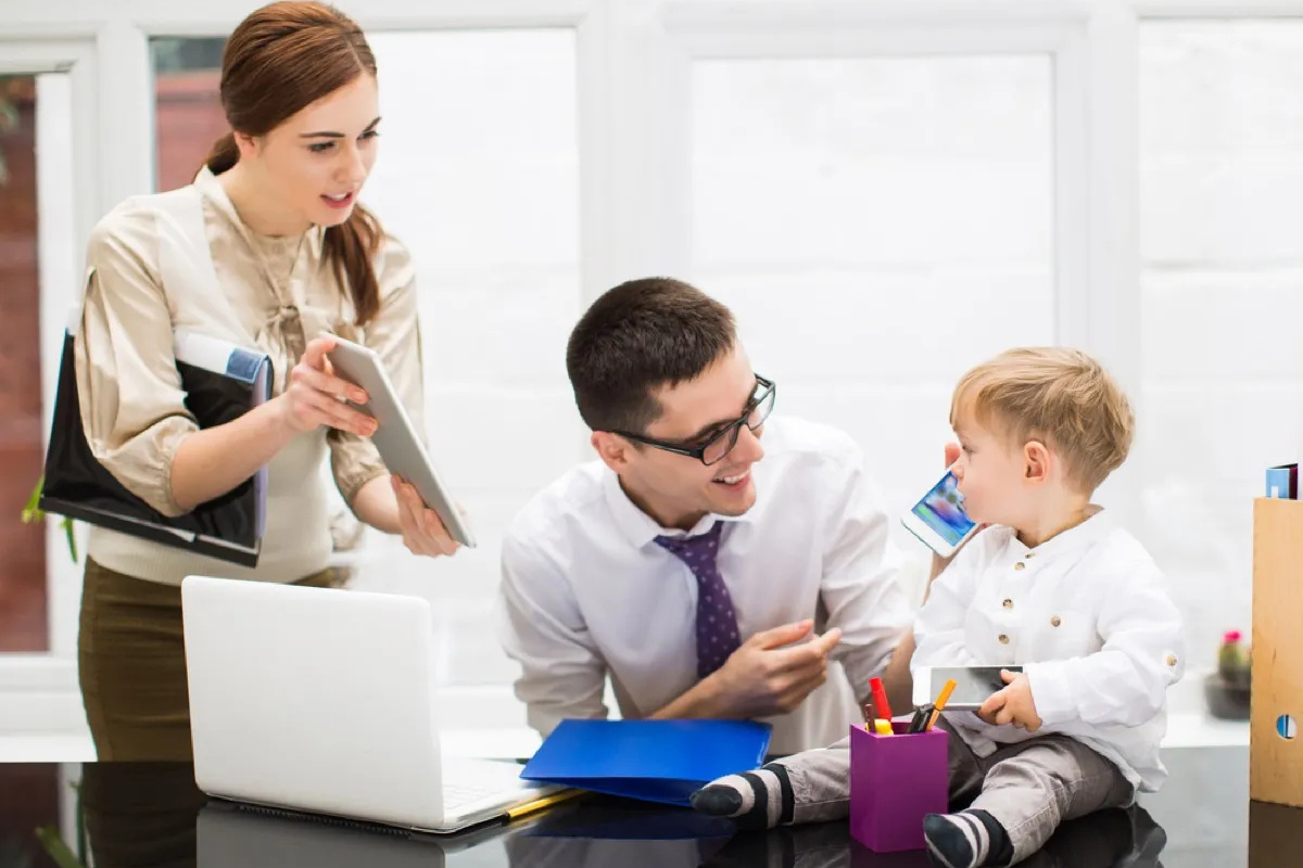 Parenting Tips: वर्किंग पेरेंट्स की सबसे बड़ी चुनौती, बच्चों को कैसे दें सही परवरिश