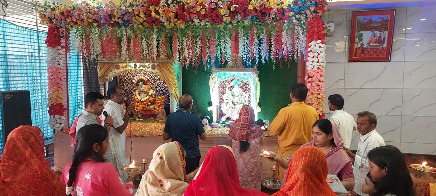 तीसरे दिन मां चंद्रघंटा की हुई पूजा-अर्चना