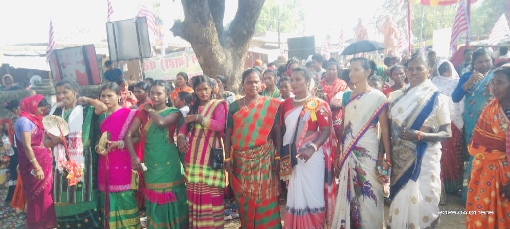 Giridih News: धूमधाम से मनाया गया बाहा पर्व