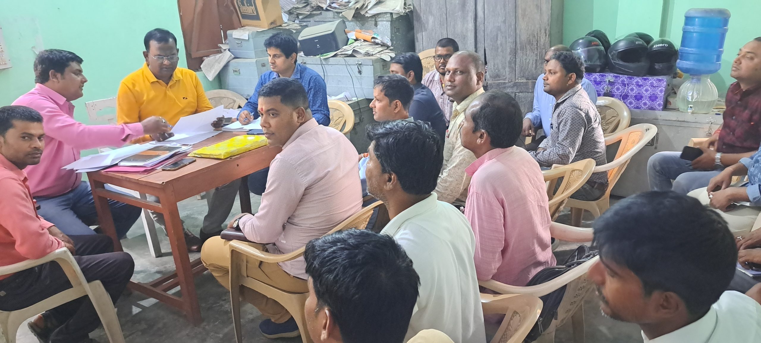 पीएम आवास निर्माण कार्य व सर्वेक्षण की हुई समीक्षा