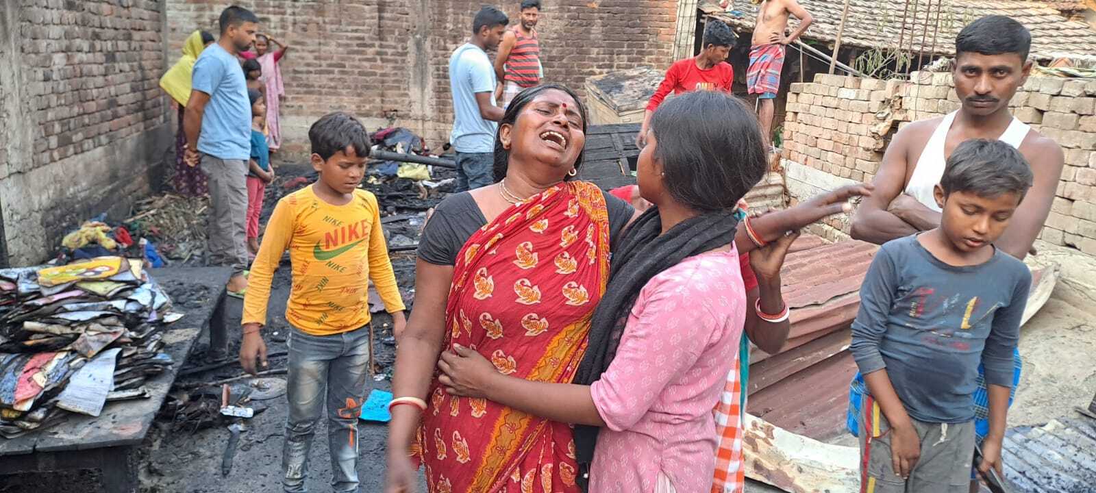 आंखों के सामने राख हो गया आशियाना