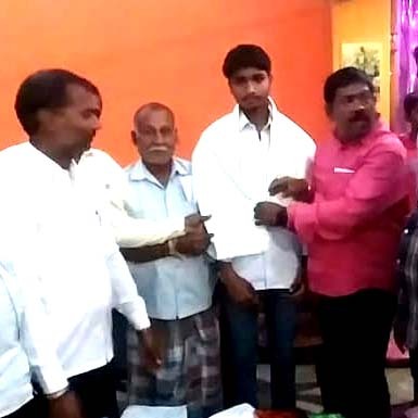 मैट्रिक परीक्षा के चतुर्थ जिला टॉपर को भाजपा ने किया सम्मानित
