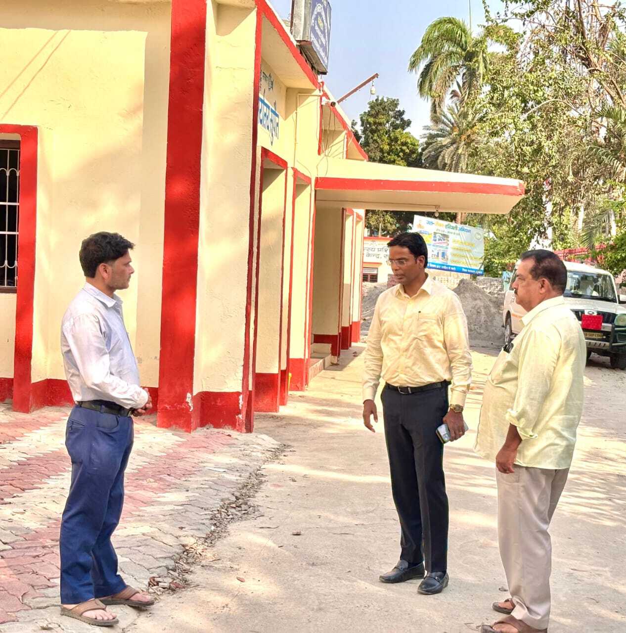 नगर भवन परिसर व निर्माणाधीन आवासीय भवनों का जिलाधिकारी ने किया निरीक्षण