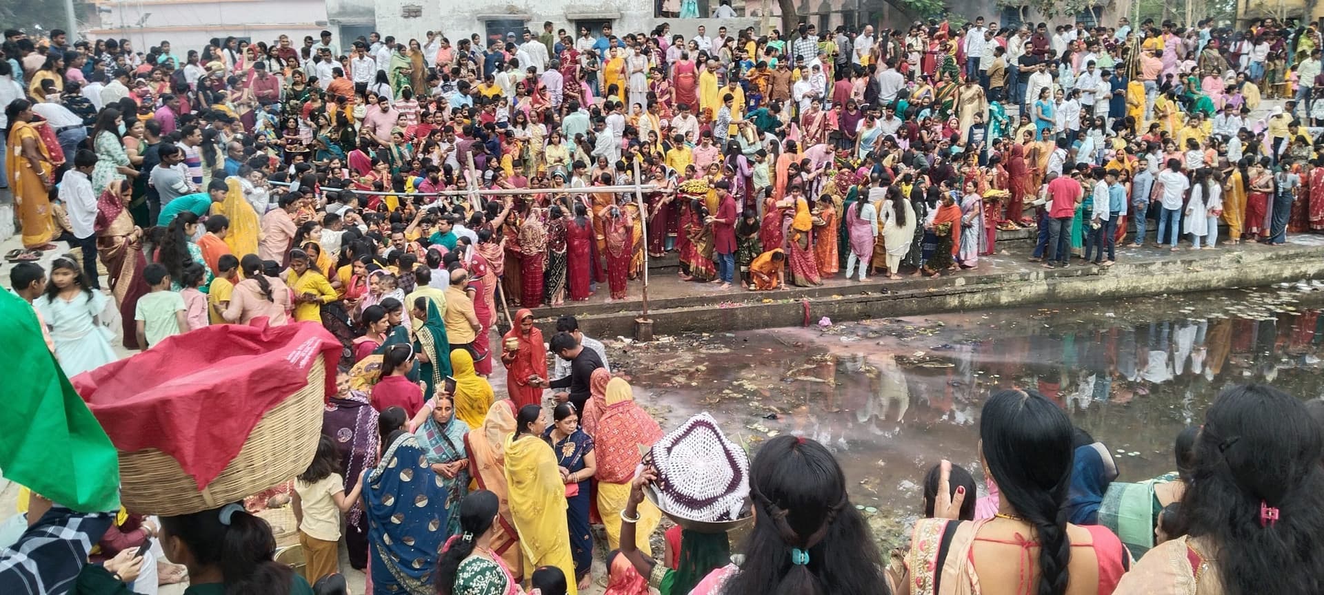 वजीरगंज के सभी घाटों पर उमड़ी रही भीड़