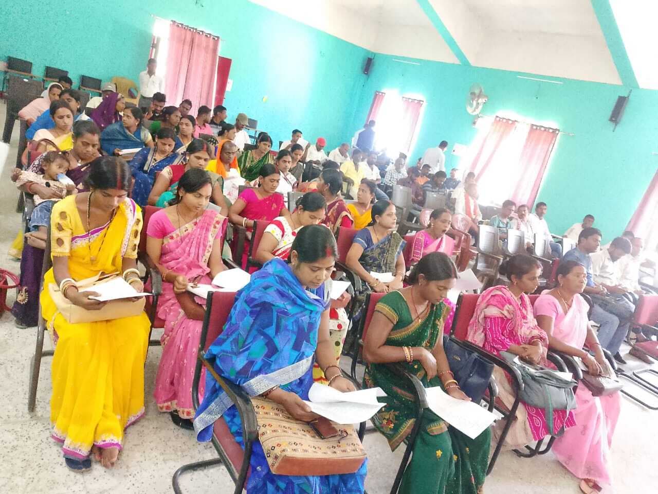 पदमा में जिला विधिक सेवा प्राधिकार का जागरूकता अभियान