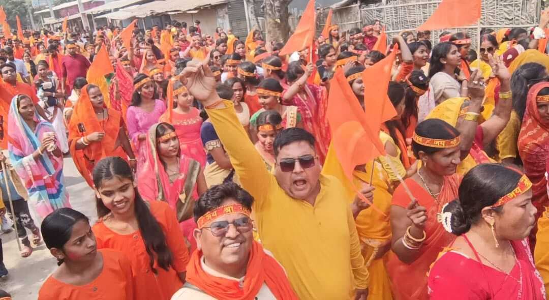 हर्षोल्लास के साथ निकाली गयी शोभायात्रा