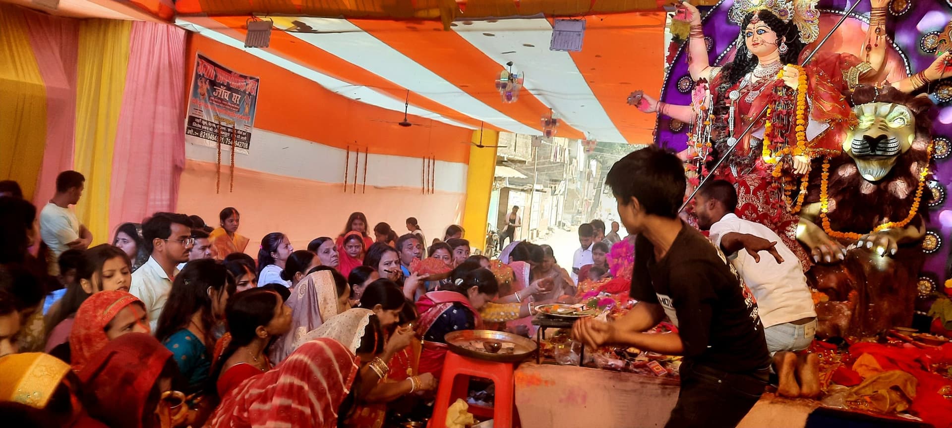 मां भगवती की पूजा कर लिया आशीर्वाद