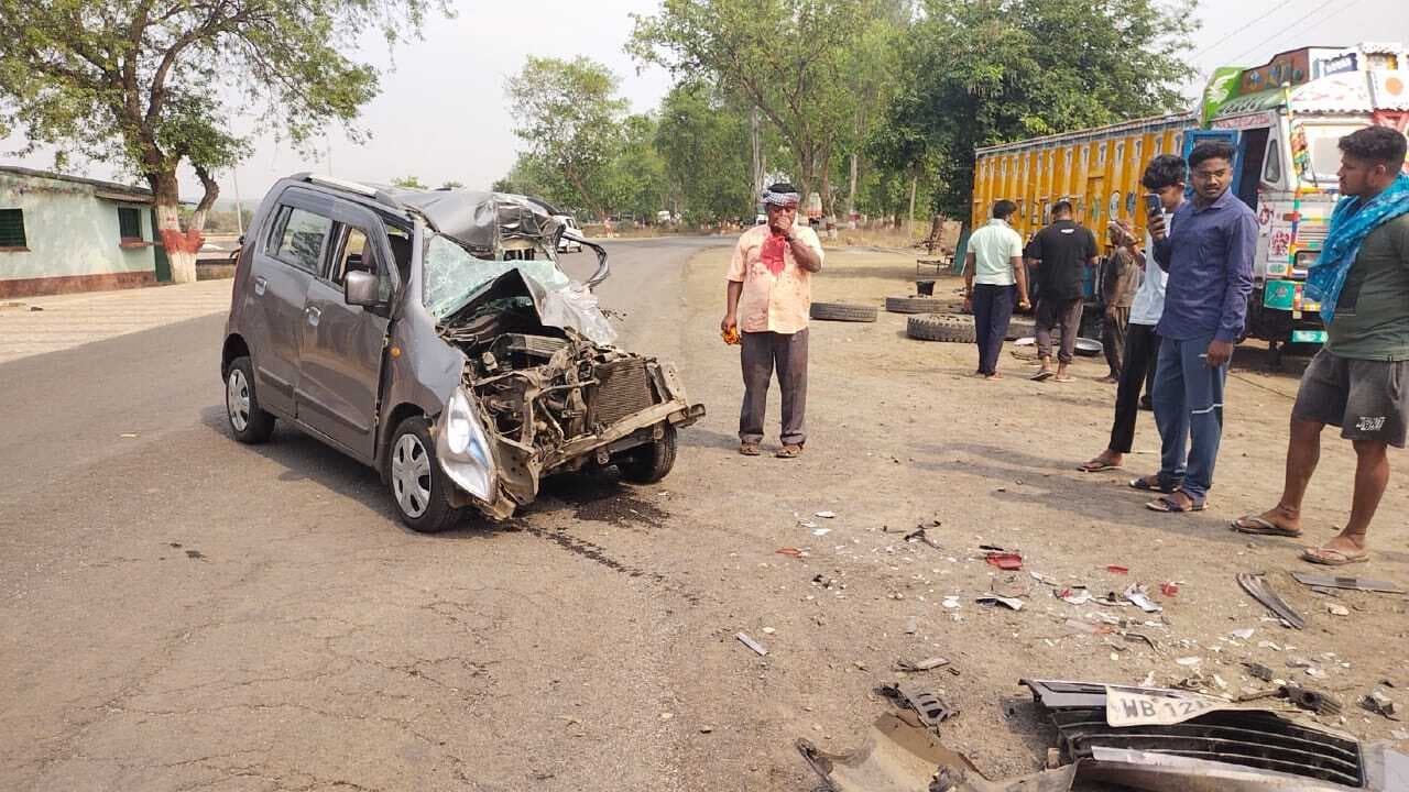 खड़े ट्रक में कार ने मारी टक्कर, चालक जख्मी