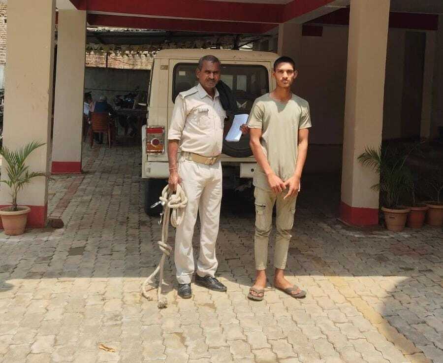 चोरी की बाइक के साथ चोर गिरफ्तार