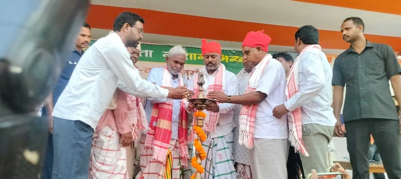 seraikela kharsawan news: धर्मांतरण कर दोहरा आरक्षण लेने वालों का विरोध करें : चंपाई सोरेन seraikela kharsawan news: धर्मांतरण कर दोहरा आरक्षण लेने वालों का विरोध करें : चंपाई सोरेन
