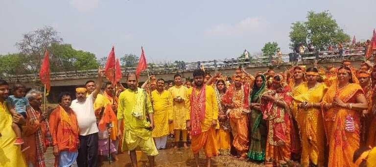नवनिर्मित मंदिर में प्राण-प्रतिष्ठा को लेकर निकली कलश-यात्रा