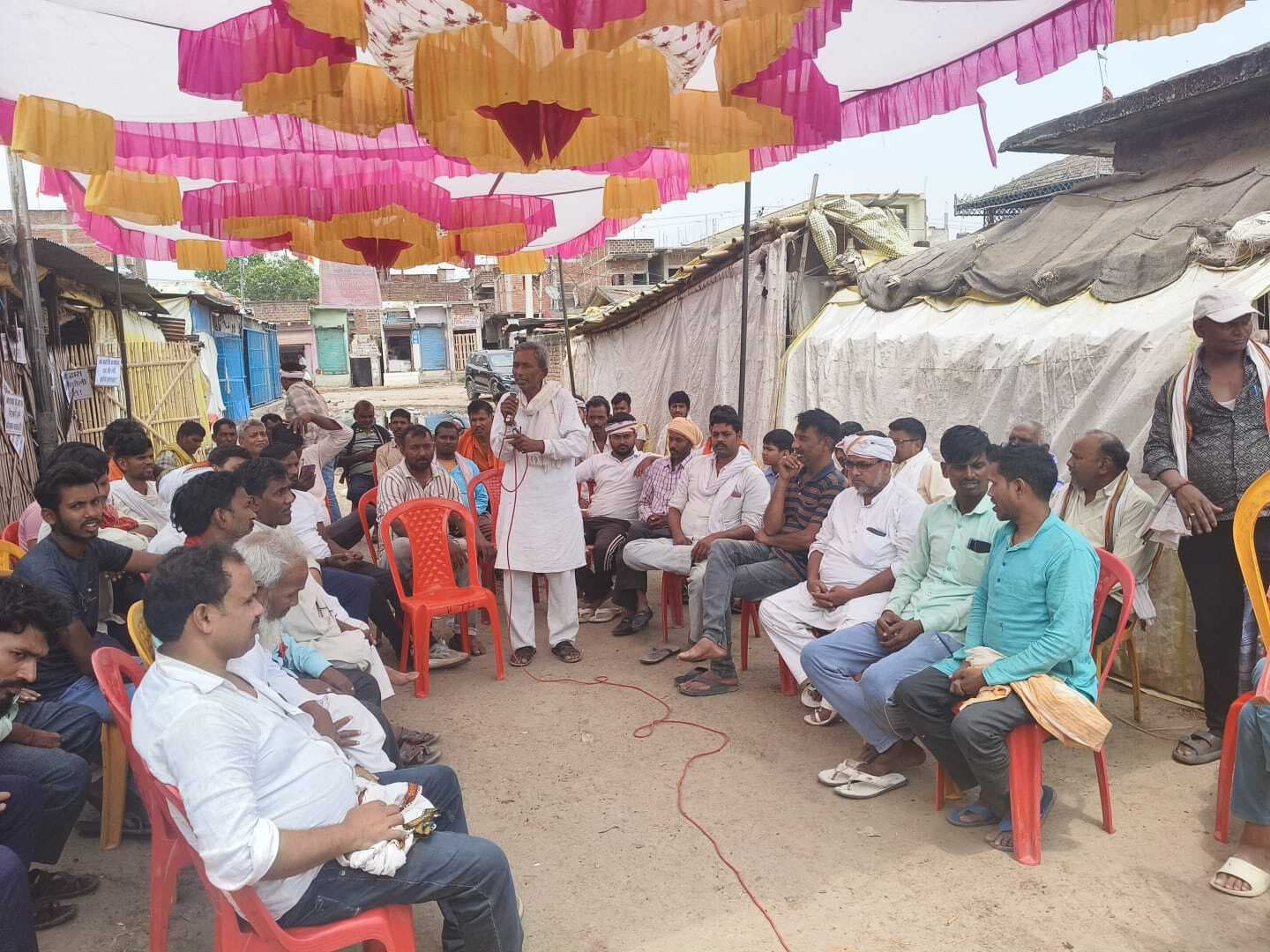 हड़ताली फल व सब्जी व्यवसायियों ने किया शहर में विरोध मार्च