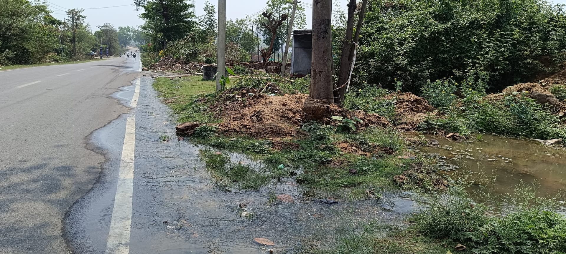 Dhanbad News: जामाडोबा-तेतुलमारी पाइपलाइन में लीकेज से बर्बाद हो रहा पानी