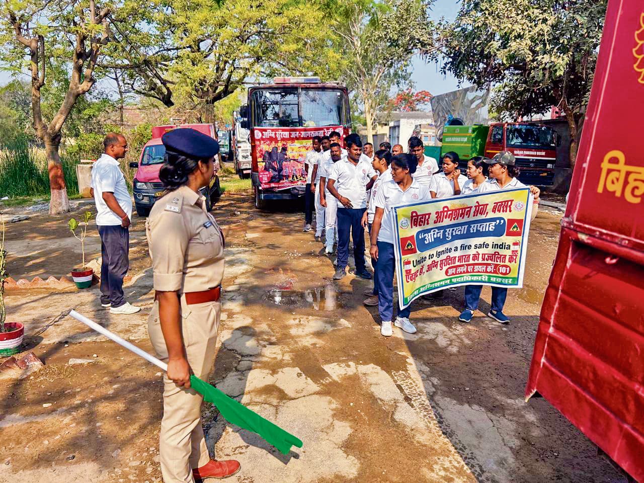 अग्नि सुरक्षा सप्ताह के अवसर पर बक्सर में जागरूकता मैराथन का आयोजन