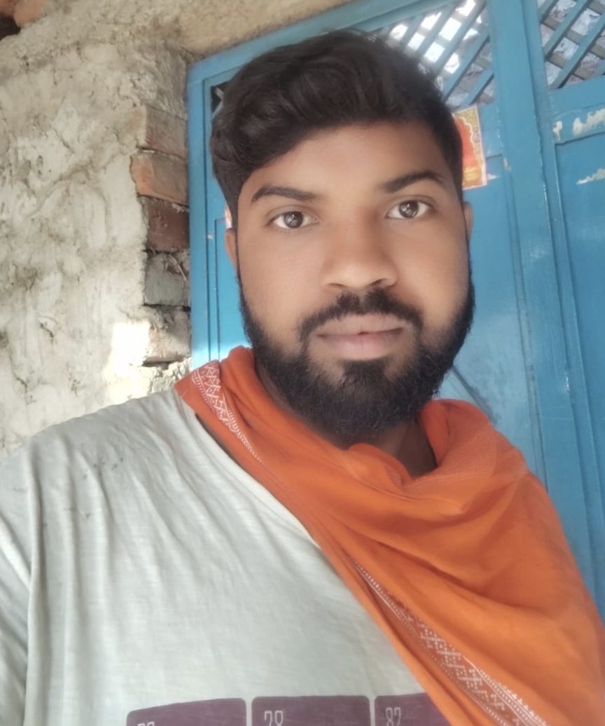 अज्ञात वाहन ने बाइक सवार तीन दोस्तों को मारी टक्कर, एक की मौत