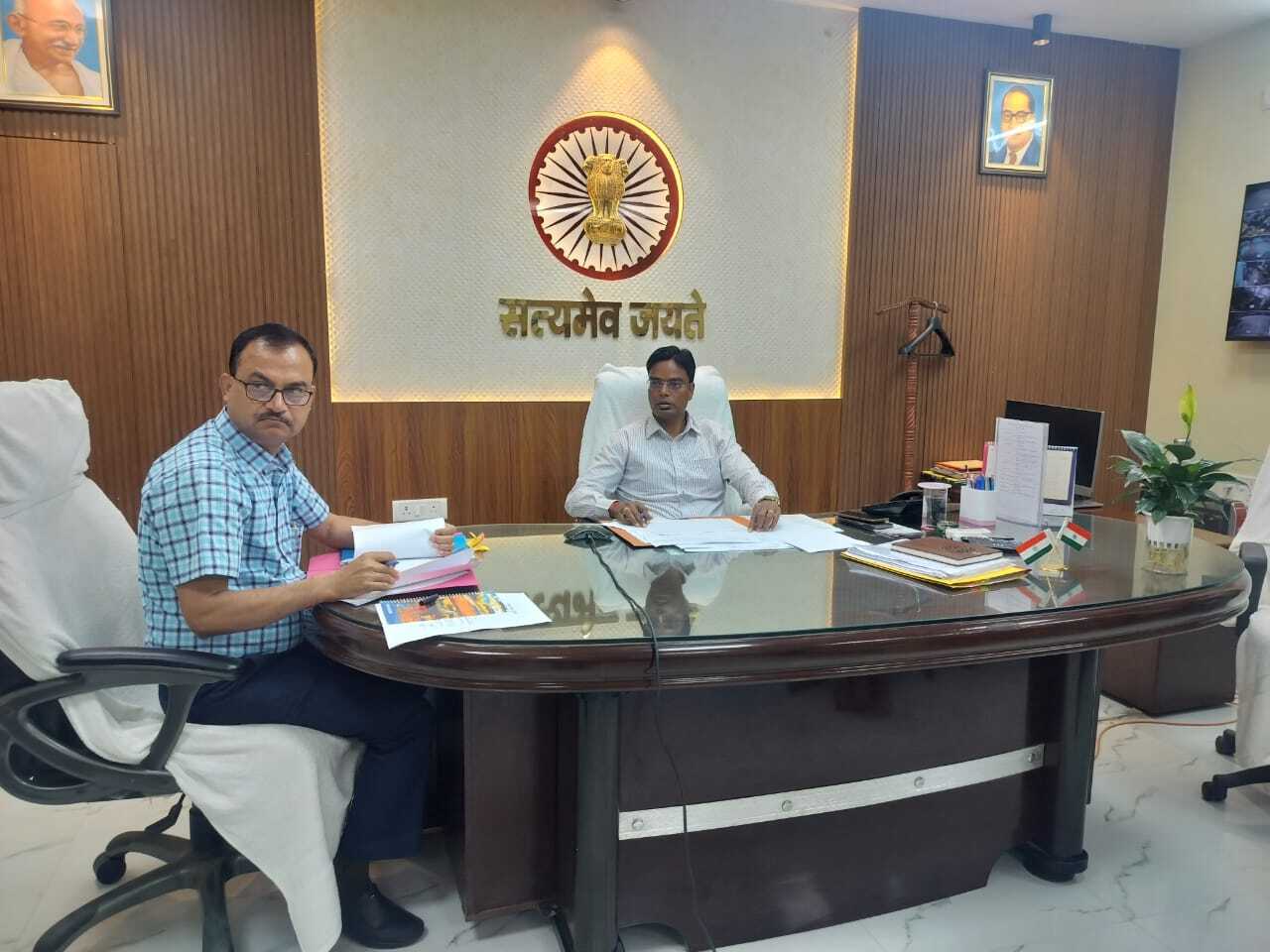 नीलाम वाद की प्रगति को लेकर डीएम की अध्यक्षता में समीक्षा बैठक आयोजित