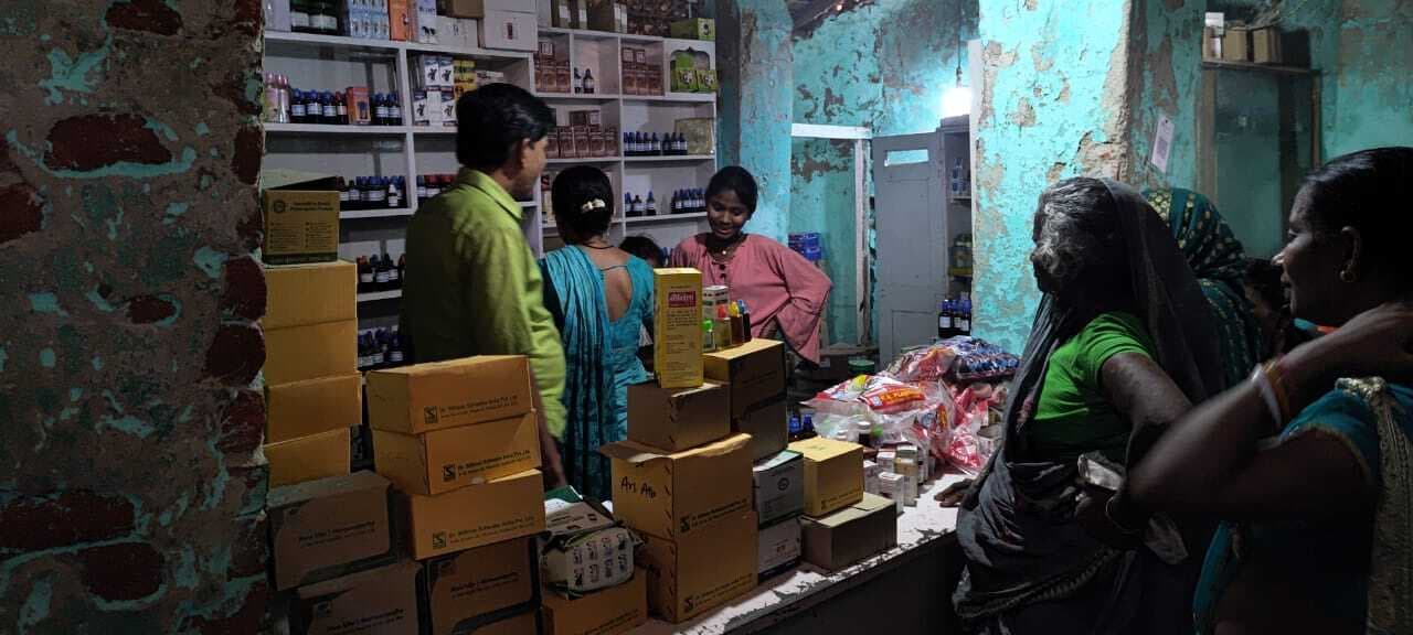 नियोजित शिक्षक चलाते हैं होम्योपैथिक क्लीनिक, प्रशासन लापरवाह