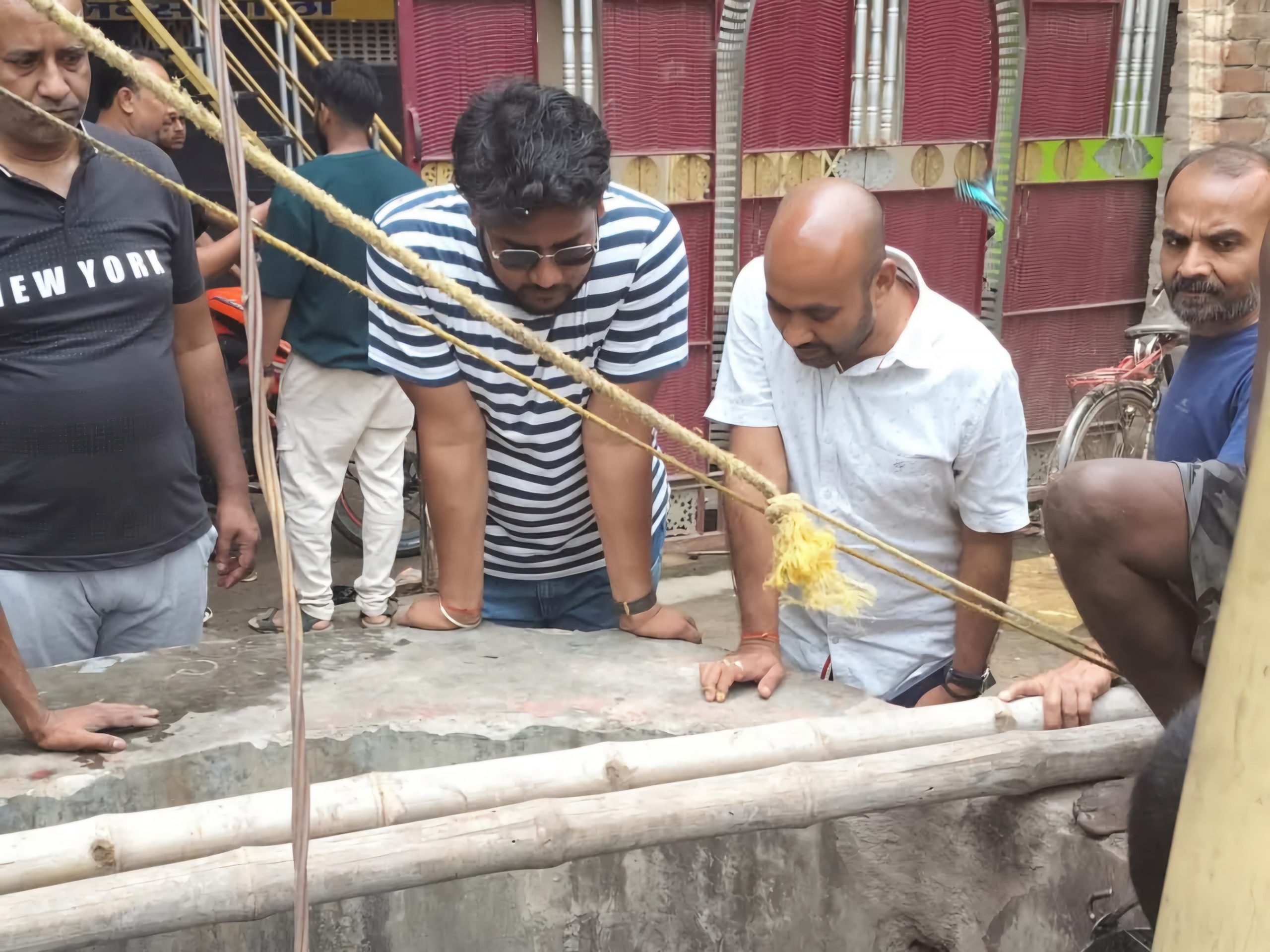 वर्षों पुराने माईजी ठाकुरबाड़ी कुएं की सफाई शुरु, बदलेगी सूरत