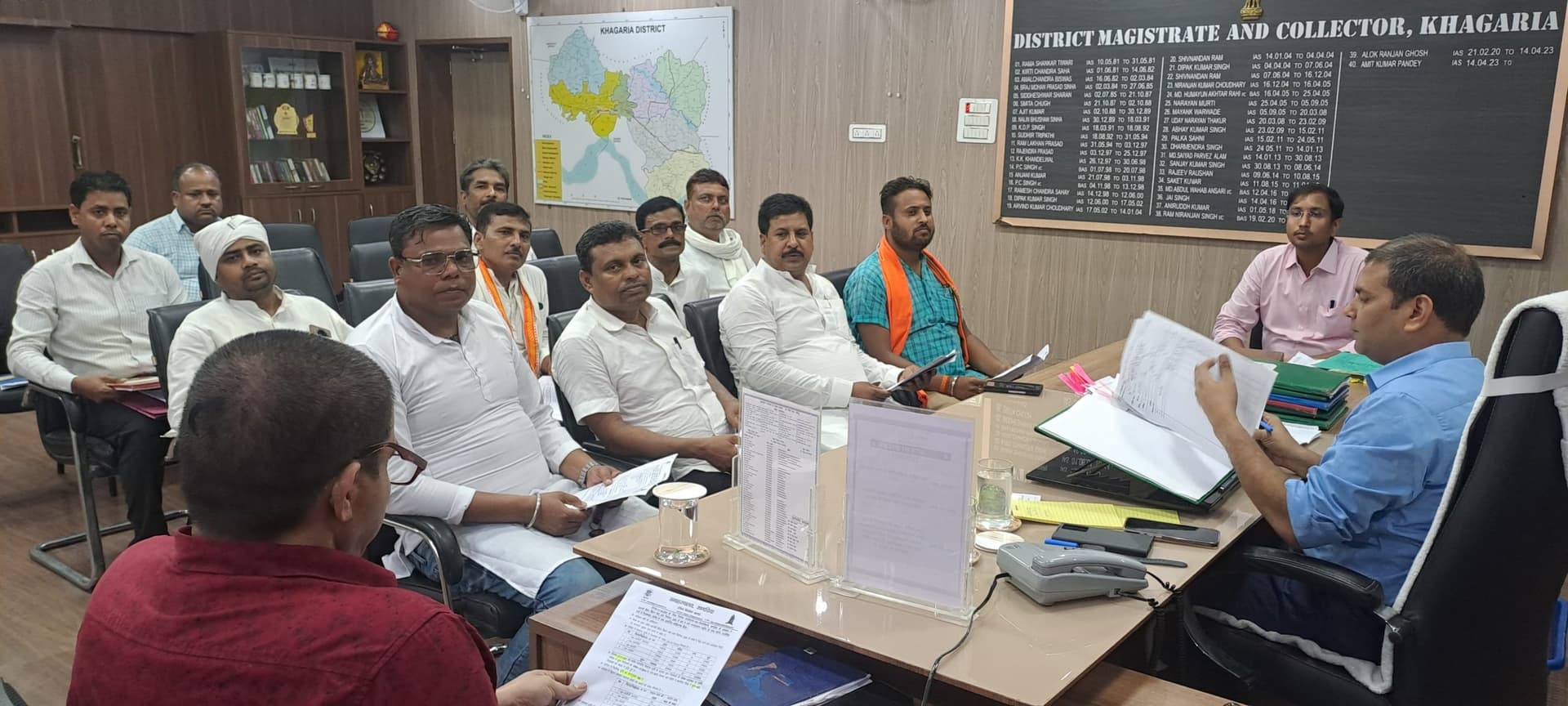 आगामी विधानसभा चुनाव को लेकर डीएम ने की राजनीतिक दलों के साथ बैठक