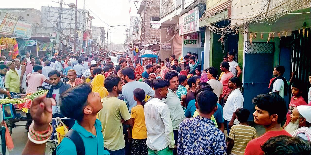 पंखे से फंदा लगाकर शिक्षक ने की आत्महत्या
