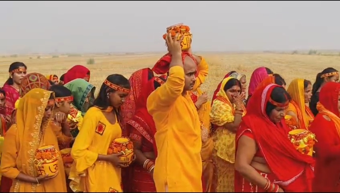 मां काली एवं श्रीग्राम देवी प्रतिष्ठा सतचंडी यज्ञ के लिए हुई जलभरी
