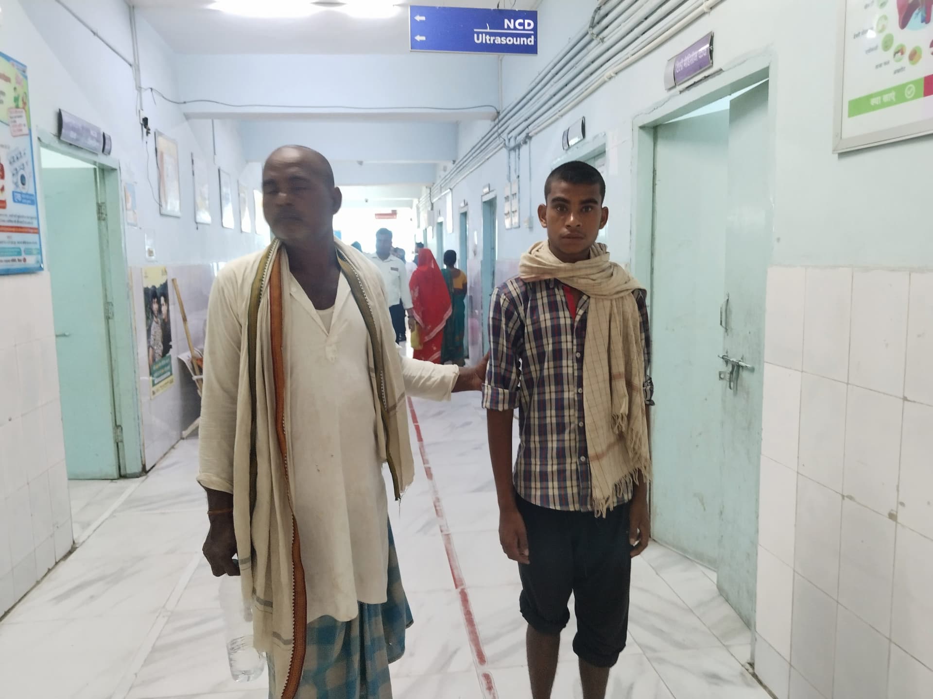 दो के बीच हुई मारपीट, तीसरे को लगी गोली
