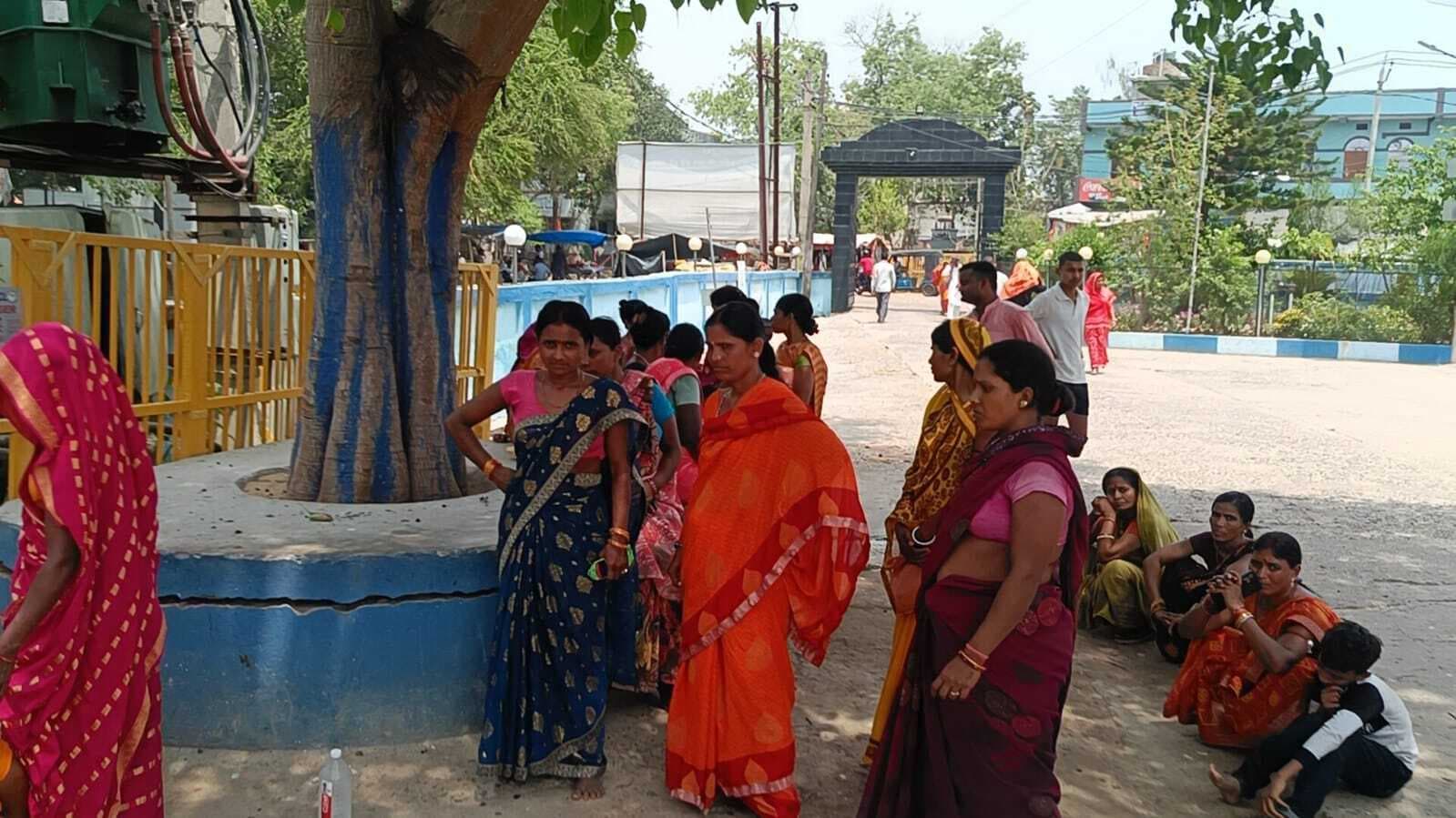 दो बाइक की आमने-सामने की टक्कर में बाइक सवार की मौत, महिला सहित तीन जख्मी
