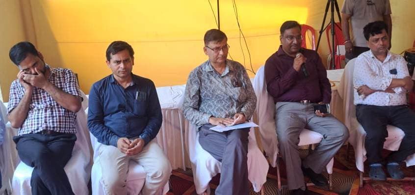 मुहल्ला संवाद में लोगों ने उठाया सड़क, पानी, खराब स्ट्रीट लाइट का मुद्दा