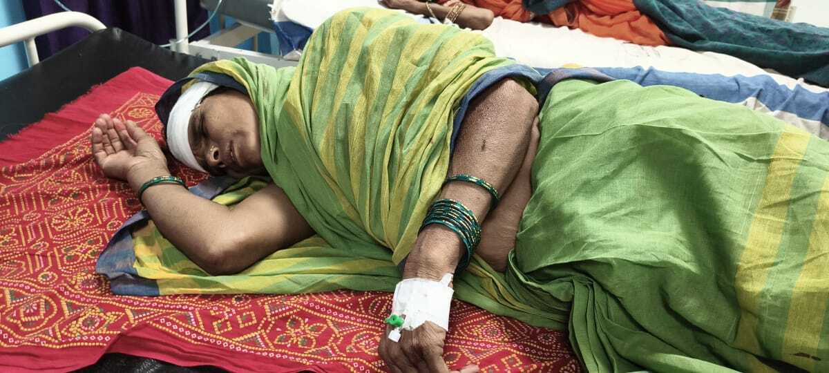 बदमाशों ने मां-बेटे को पीट कर बुरी तरह किया जख्मी
