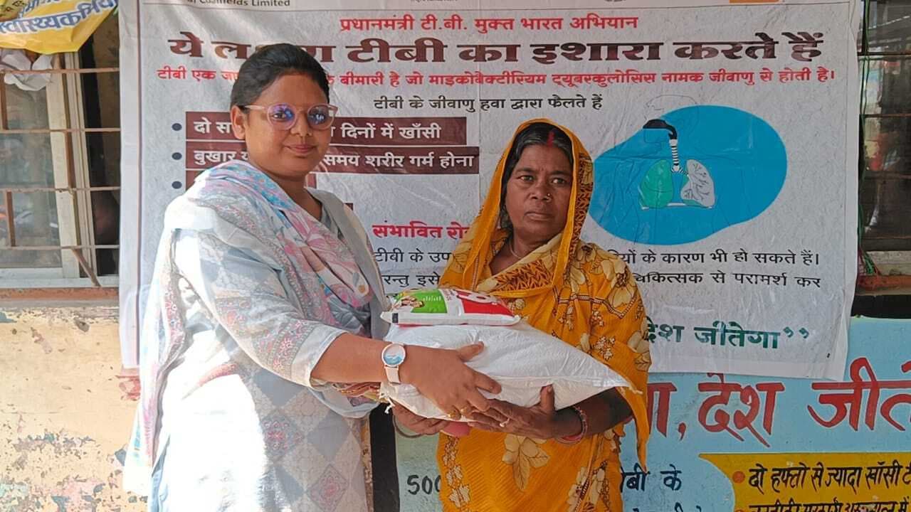 यक्ष्मा मरीजों के बीच खाद्य सामग्री का वितरण