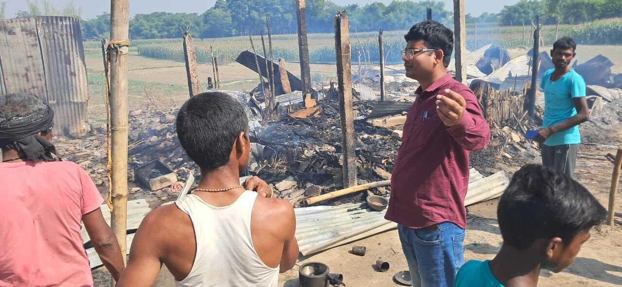 12 घर जले, हजारों की हुई क्षति