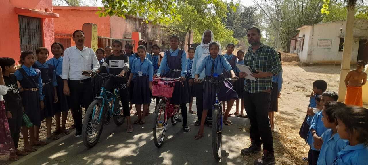 जिले के स्कूलों में शुरू हुई खेलकूद प्रतियोगिता मशाल