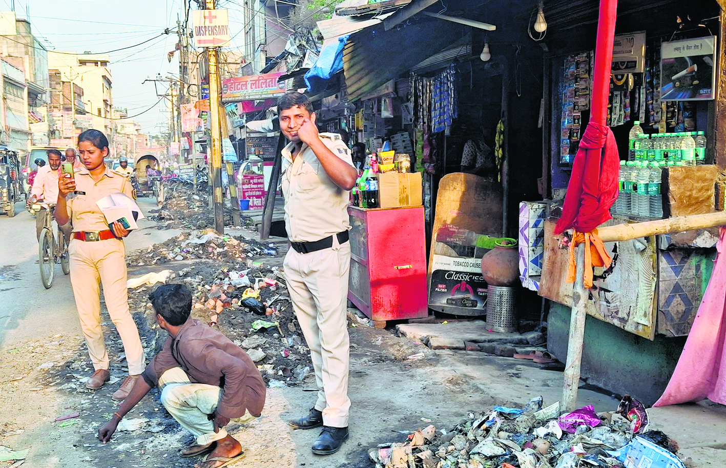 Chapra News : पैसों के लिए दुकानदार ने ग्राहकों पर फेंकी खोलती हुई चाय, प्राथमिकी दर्ज
