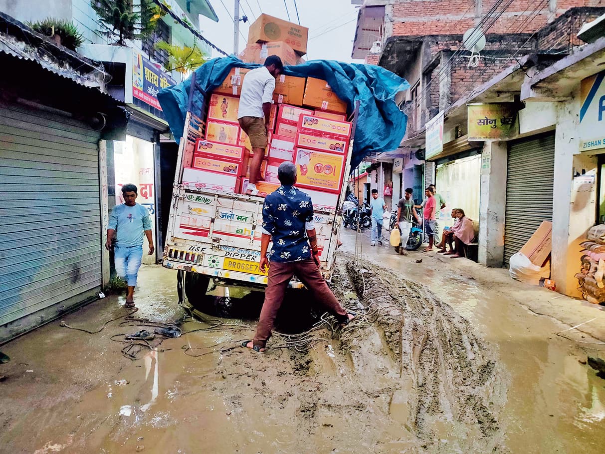 hajipur news. हल्की बारिश से सप्ताह भर से गर्मी से जूझ रहे लोगों को मिली राहत