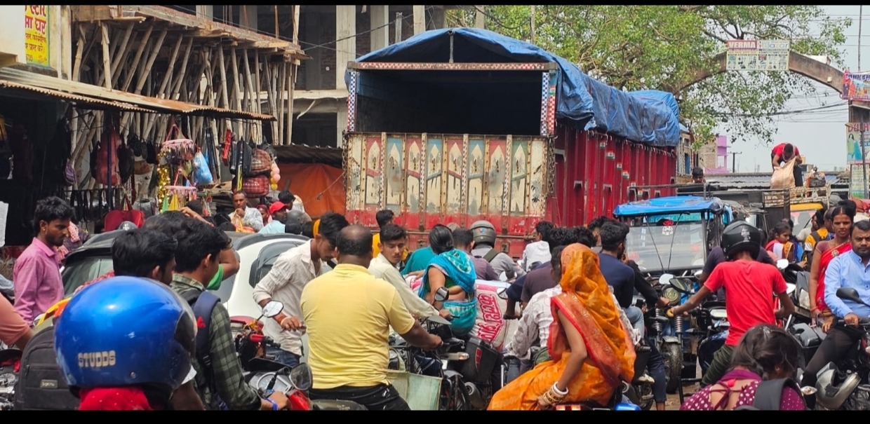 सोनो चौक पर भीषण जाम, किसी की छूटी ट्रेन तो मरीज की बिगड़ी तबीयत