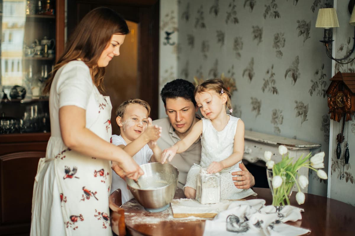 Parenting Tips: बच्चों में कूट-कूटकर आत्मविश्वास भर देती हैं माता-पिता की ये आदतें, सफलता हर मोड़ पर चूमने लगती है कदम