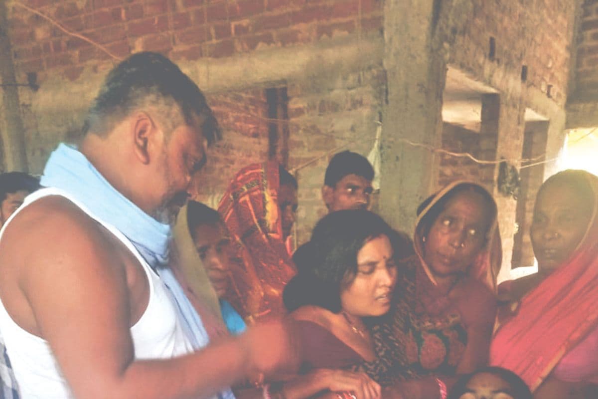 Bihar News: इच्छामृत्यु के लिए लिखा गया पत्र भी नहीं आया काम, आखिरकार पिता के कंधे पर उठी बेटे की अर्थी Bihar News: इच्छामृत्यु के लिए लिखा गया पत्र भी नहीं आया काम, आखिरकार पिता के कंधे पर उठी बेटे की अर्थी
