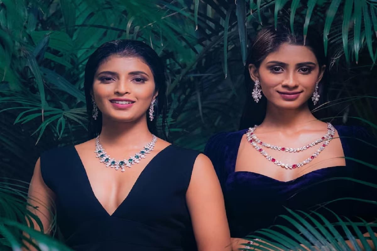 Jewellery Selection Tips: शादी के सीजन में स्टाइल रहे ऑन पॉइंट, जानें रंगों के हिसाब से ज्वेलरी पहनने के टिप्स Jewellery Selection Tips: शादी के सीजन में स्टाइल रहे ऑन पॉइंट, जानें रंगों के हिसाब से ज्वेलरी पहनने के टिप्स