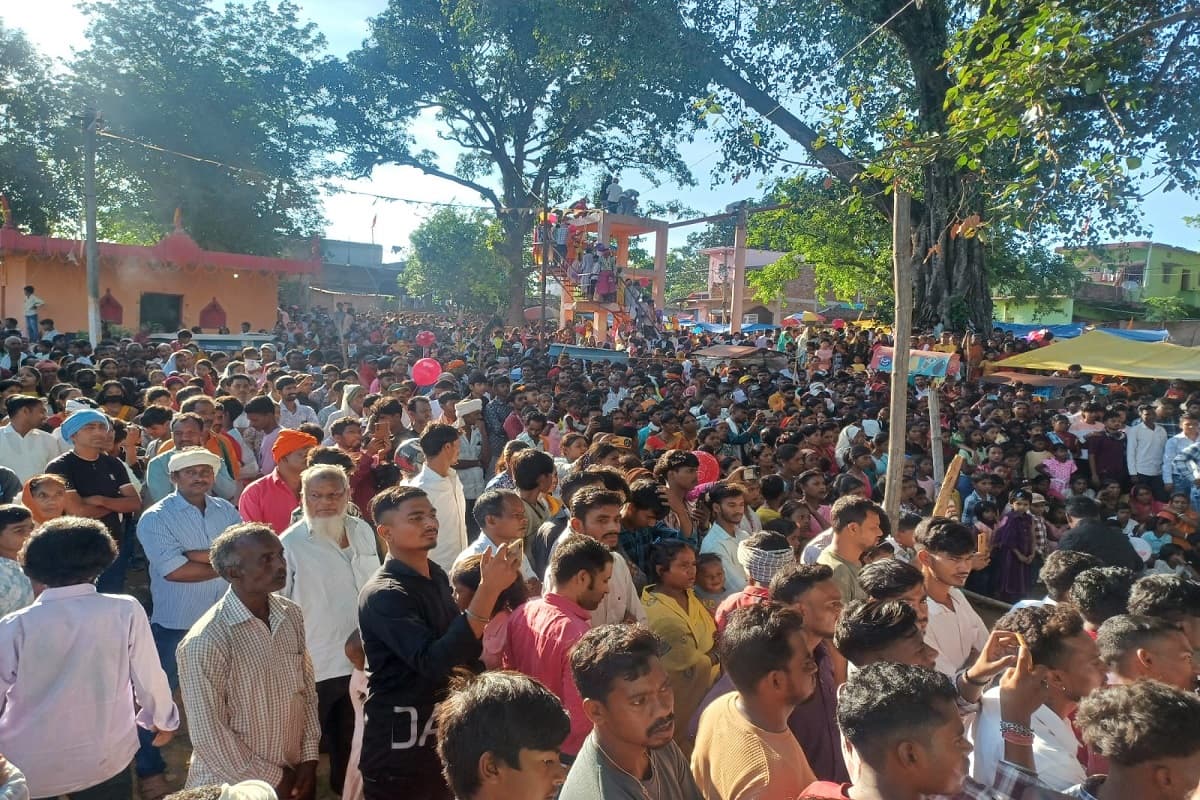 Manda Puja Ranchi: बुढ़मू में झूलन सह मेला के साथ मंडा पूजा का समापन, भक्तों ने आग पर चलकर दिखायी आस्था