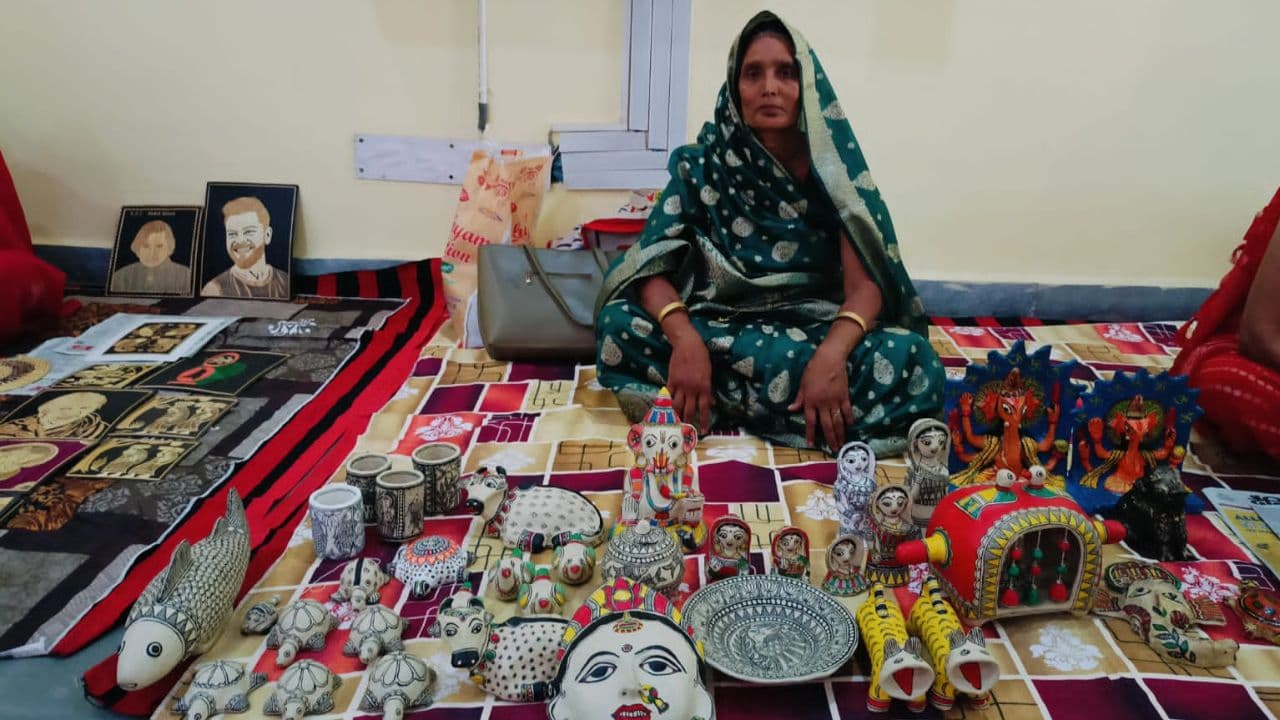 Women of the Week: 47 वर्षों से संघर्ष और सृजन की मिसाल हैं ललिता देवी, सामाजिक बंदिशों को तोड़कर पेपर मेसी को दे रही पहचान Women of the Week: 47 वर्षों से संघर्ष और सृजन की मिसाल हैं ललिता देवी, सामाजिक बंदिशों को तोड़कर पेपर मेसी को दे रही पहचान
