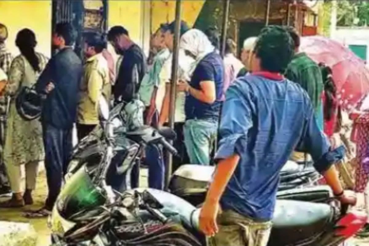बिजली कटने के डर से बिल जमा करने की मारामारी, सर्वर डाउन से बढ़ी परेशानी