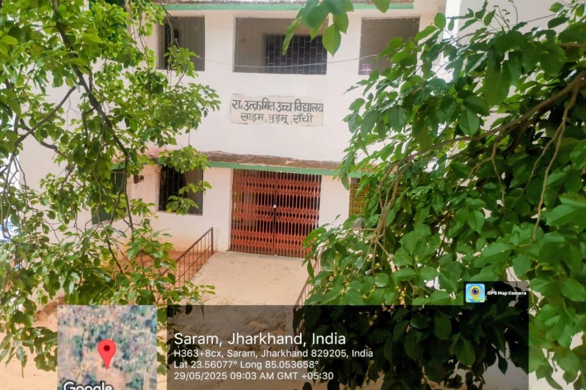 अंधकार में बच्चों का भविष्य! बुढ़मू के उत्क्रमित उच्च विद्यालय में शिक्षकों की कमी से खराब हुआ 10वीं का रिजल्ट
