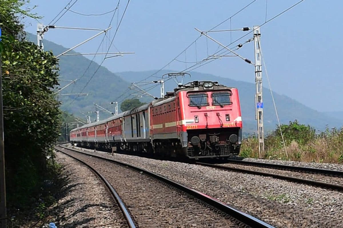 Summer Special Train: दिल्ली से बिहार आने वालों की यात्रा इस स्पेशल ट्रेन ने बनाई सुगम, रेलवे ने दी बड़ी राहत Summer Special Train: दिल्ली से बिहार आने वालों की यात्रा इस स्पेशल ट्रेन ने बनाई सुगम, रेलवे ने दी बड़ी राहत