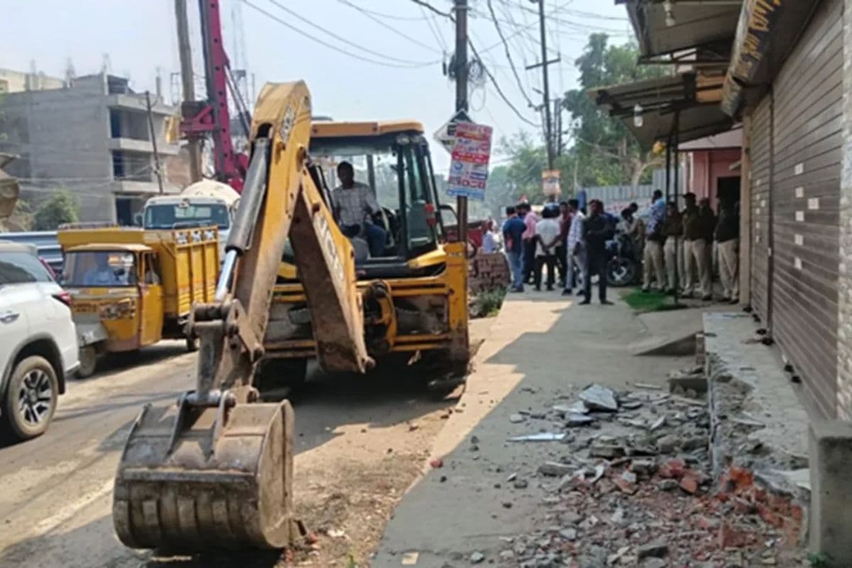 Patna News: पटना के इस इलाके में चला प्रशासन का बुलडोजर, बड़ी कार्रवाई से मचा हड़कंप