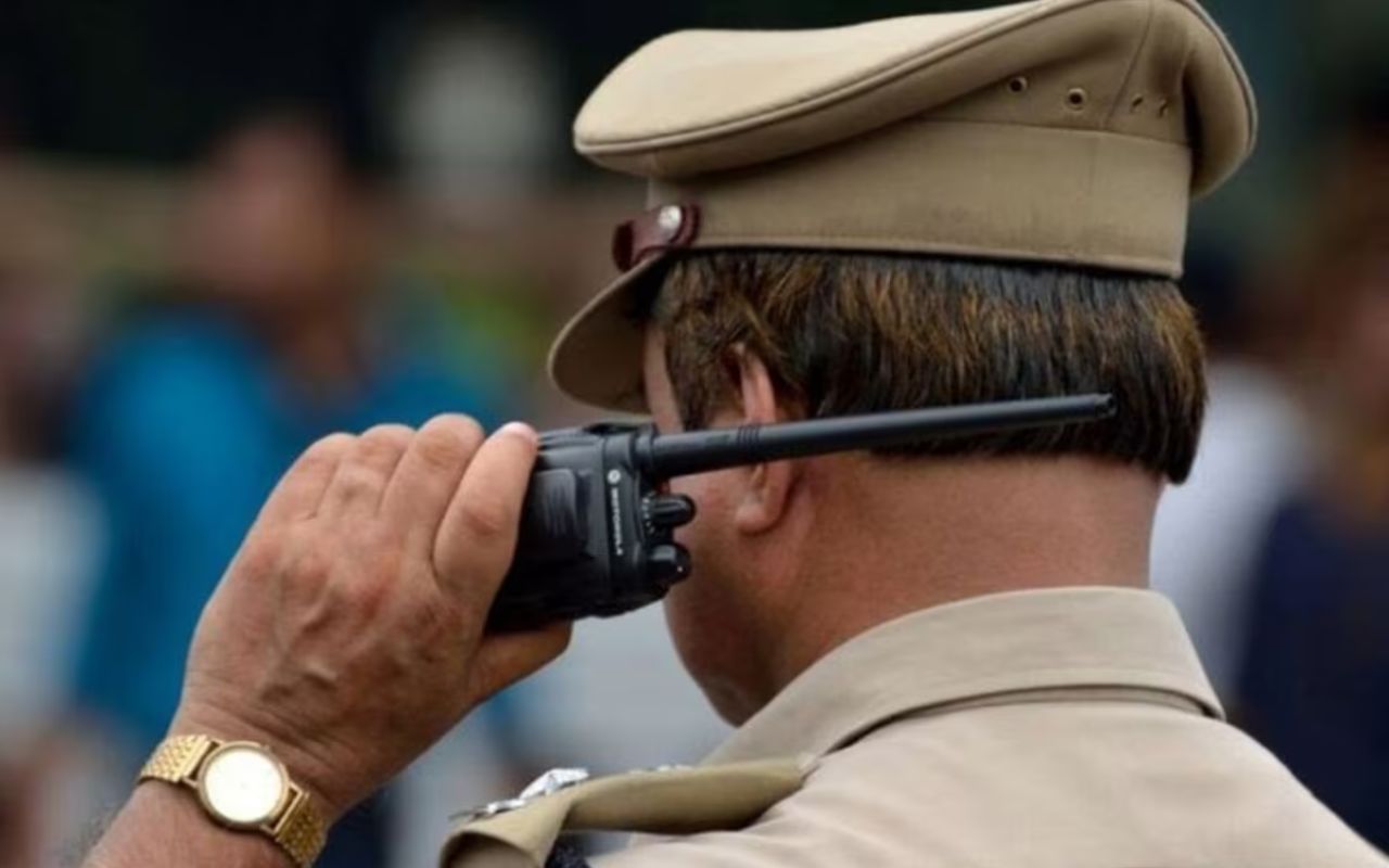 दुबई से पुलिस को आया फोन, पटना में युवक से मिलने आने वाले है तीन पाकिस्तानी दुबई से पुलिस को आया फोन, पटना में युवक से मिलने आने वाले है तीन पाकिस्तानी